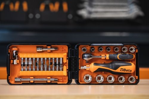 Beta 900/C39U 39 részes készlet 11 multifunkciós dugókulcs, 21 csavarhúzóbetét és 7 tartozék