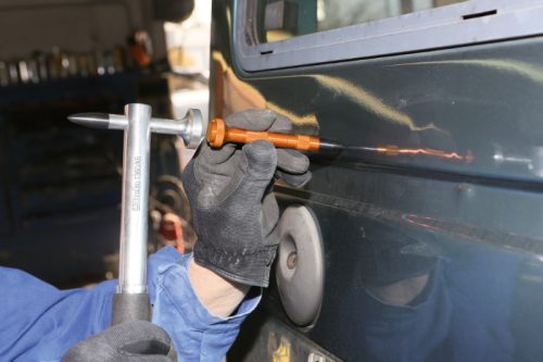 Beta 1360/K6 Sík kerek fejű alumínium kalapács, cserélhető műanyag hegyek és metszőtű