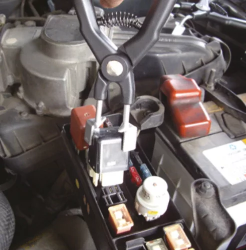 Beta 1497P 60°-ban hajlított pofájú fogó relé szereléséhez