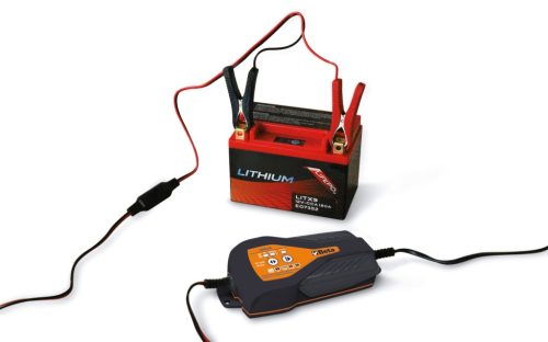 Beta 1498/2A 12 V elektronikus motorkerékpár akkumulátor töltő