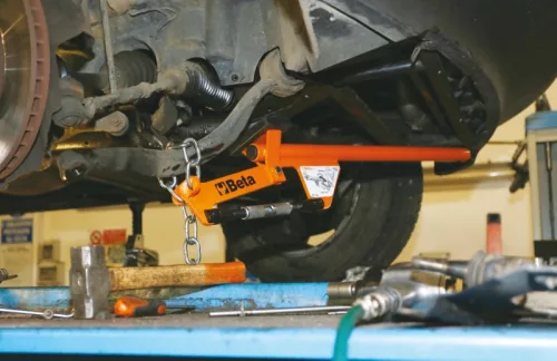 Beta 1567 Lengőkar gömbfejet és lengéscsillapítót a toronyról lehúzó kar