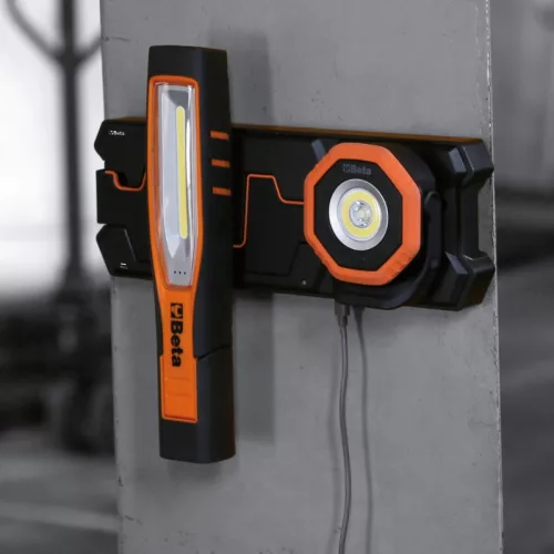 Beta 1838POCKET Csuklós LED zsebreflektor kettős világítással és vezetéknélküli töltővel