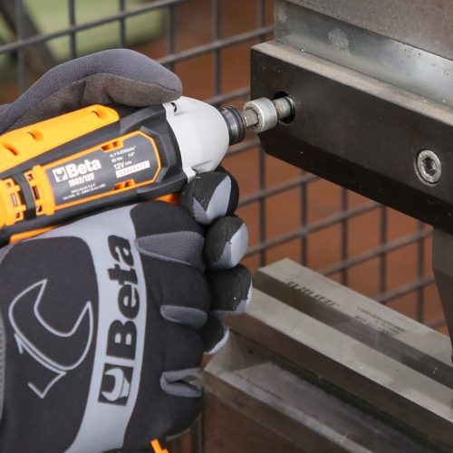 Beta 1982/12V Irányváltós ütvecsavarbehajtó, 12V ideális szűk helyeken történő munkavégzéshez, magas nyomaték (80 Nm), egykezes működés