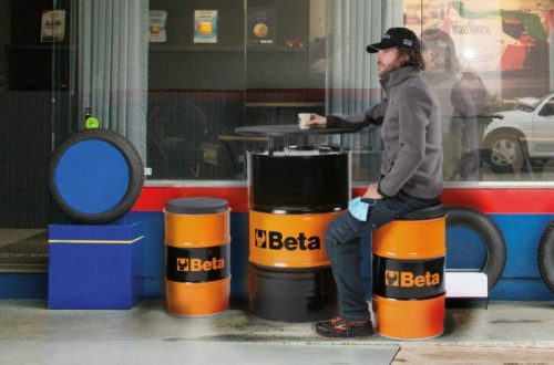 Beta 9565K Hordóasztal két székkel