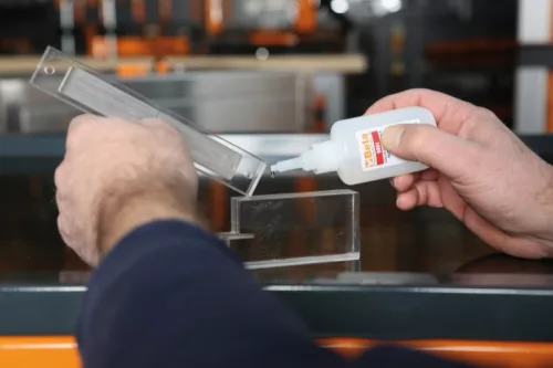 Beta 9851 Pillanatragasztó strukturális kötésekhez 20g