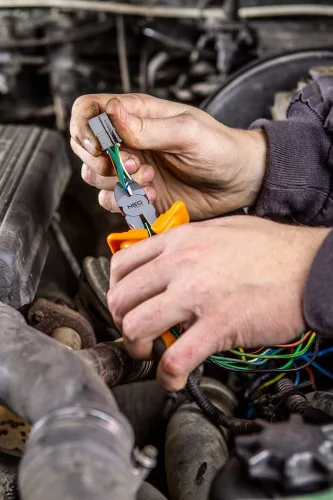 Neo Tools oldalcsípőfogó 180mm műanyag nyéllel