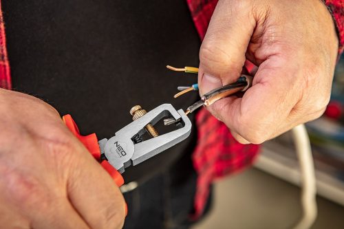 Neo Tools kábelcsupaszító fogó 160mm szigetelt