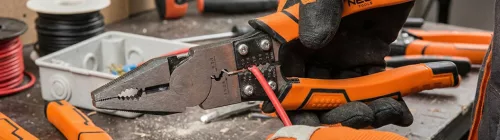 Neo Tools Kombinált fogó, multifunkciós, vezetékcsupaszító és krimpelő funkcióval, polírozott króm vanádium, 220mm
