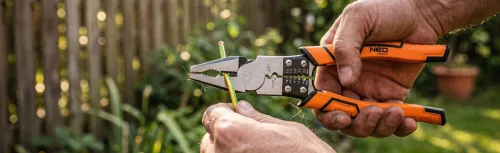 Neo Tools Kombinált fogó, multifunkciós, vezetékcsupaszító és krimpelő funkcióval, polírozott króm vanádium, 220mm