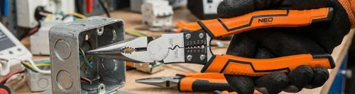 Neo Tools Hosszúcsőrű fogó, multifunkciós, vezetékcsupaszító és krimpelő funkcióval, polírozott króm vanádium, 220mm