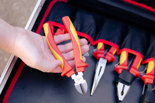 Neo Tools Szigetelt szerszámkészlet elektromos és hibrid autók javításához 51db