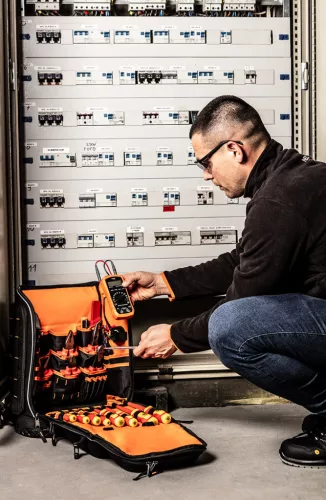 Neo Tools Szerszámkészlet villanyszerelőknek,31 részes, hátizsákkal