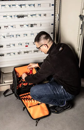 Neo Tools Szerszámkészlet villanyszerelőknek,31 részes, hátizsákkal