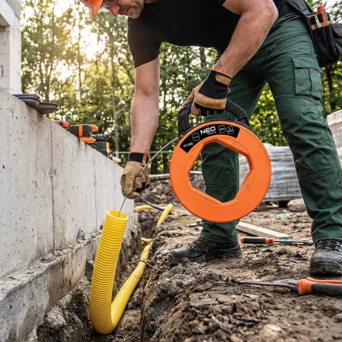 Neo Tools Behúzószalag, 30mx4mm ABS anyag, műanyag ház, vezetékrögzítő hurok