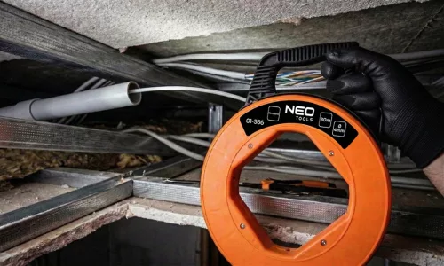 Neo Tools Behúzószalag, 30mx4mm ABS anyag, műanyag ház, vezetékrögzítő hurok