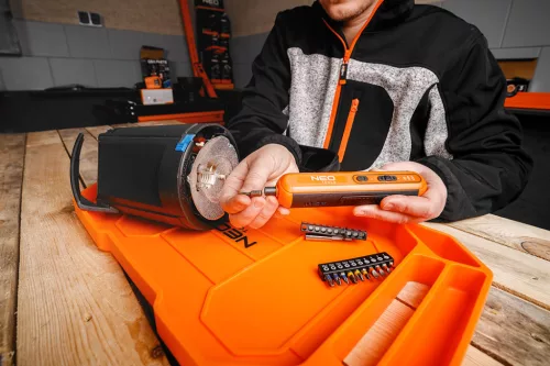Neo Tools Akkus csavarhúzó készlet, 4V, Li-Ion akku, USB-C töltő, 20bit, tokban