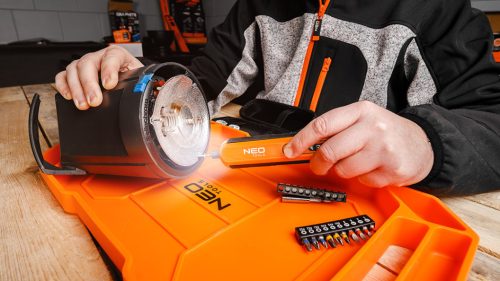 Neo Tools Akkus csavarhúzó készlet, 4V, Li-Ion akku, USB-C töltő, 20bit, tokban