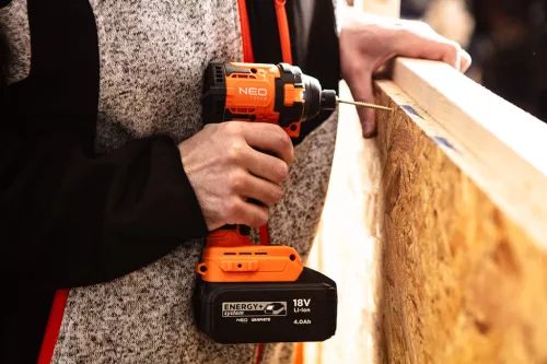 Neo Tools Akkus szénkefementes ütvecsavarozó alapgép 1/4"(bit, hatszög) 300Nm Energy+ (18V) (akku és töltő nélkül)