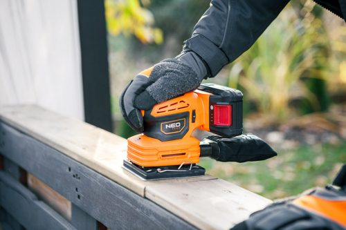 Neo Tools Akkus szénkefementes rezgőcsiszoló alapgép, 3 cserélhető talppal, Energy+ (18V) (akku és töltő nélkül)