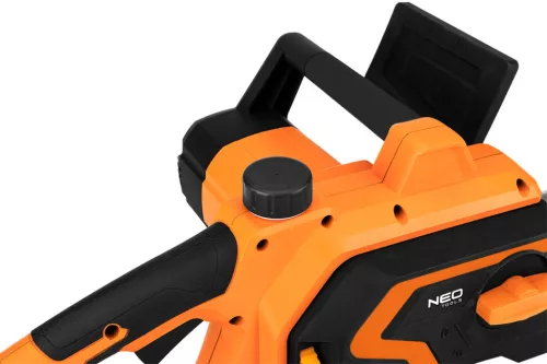 Neo Tools Elektromos láncfűrész, 1800W, 40cm-es láncvezető, szerszám nélküli láncfeszítés és csere