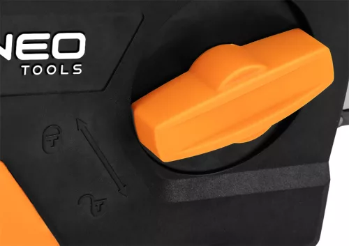 Neo Tools Elektromos láncfűrész, 2200W, 45cm-es láncvezető, szerszám nélküli láncfeszítés és csere