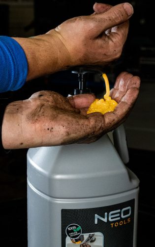 Neo Tools Kéztisztító paszta EXTRA erős 4 l, ragasztó, gyanta, szilikon, lakk, festék, poliuretán hab, polimer