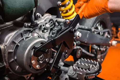 Neo Tools Kuplungkosár reteszelő eszköz motorkerékpárokhoz