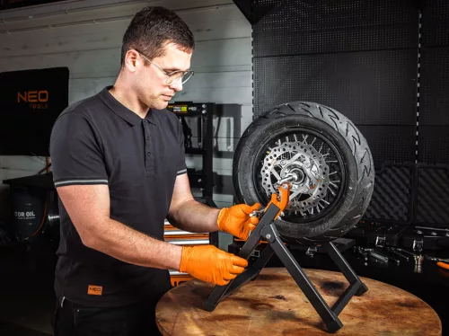 Neo Tools Statikus motorkerékpár kerékkiegyensúlyozó eszköz