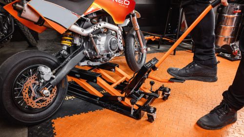 Neo Tools Mobil hidraulikus emelő quadokhoz és motorkerékpárokhoz. Teherbírás 680kg