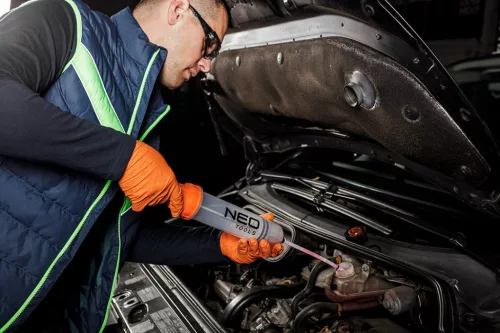 Neo Tools Műanyag folyadékbetöltő fecskendő, 200ml