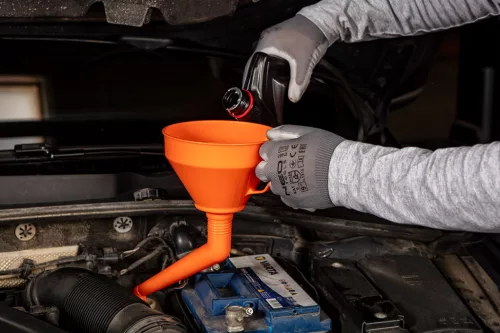 Neo Tools Tölcsér 160 mm, 1,2L, hajlított kifolyóval, polietilén