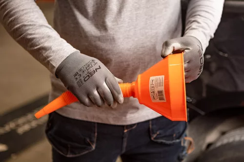 Neo Tools Tölcsér 160mm, 1,2L, flexibilis kifolyóval, polietilén