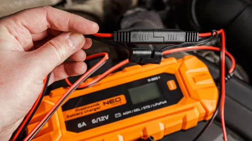 Neo Tools Automatikus akkumulátortöltő 6A/100W, 3-150Ah, savas / AGM / GEL akkumulátorokhoz
