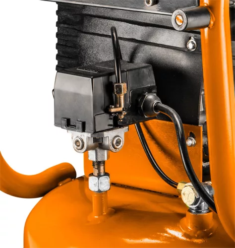 Neo Tools Kompresszor, 40L, álló, 2 csatlakozó, 2 nyomásmérő, olajkenésű