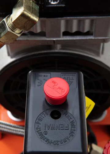 Neo Tools Kompresszor, 12L, extra csendes, kefementes motorral, olajmentes, 79(61)dB