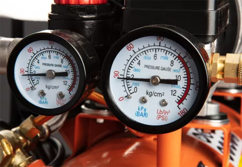 Neo Tools Kompresszor, 12L, extra csendes, kefementes motorral, olajmentes, 79(61)dB