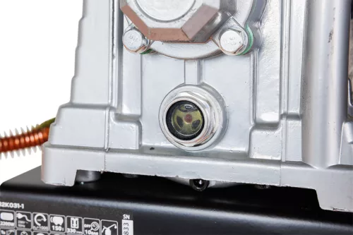 Neo Tools Kompresszor 150L, 10bar, 330L/perc, 2 csatlakozó, 2 nyomásmérő, olajkenésű