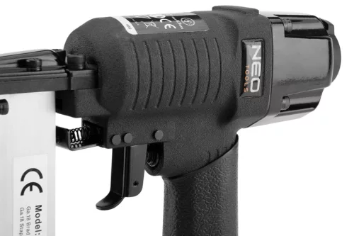 Neo Tools Pneumatikus tűző- és szegbelövőgép, "90" tip. kapcsok 10-40mm, szegek 10-50mm, kiegészítőkkel