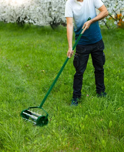 Verto Fűszellőztető, gyepszellőztető, kézi, 27 tüske, 15 cm dobátmérő