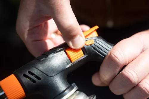 Neo Tools Gázforrasztó, gázégő fej, réz,  277 g-os patronokhoz (EN 417 típus), pisztolymarkolat, piezo, gázszabályzó szelep, 360 fok
