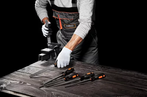 Neo Tools reszelő félkerek 200/2 gumírozott nyéllel