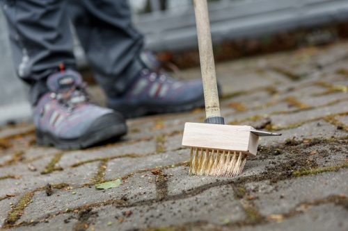 Neo Tools Drótkefe térkőtisztításhoz, fugakaparó pengével