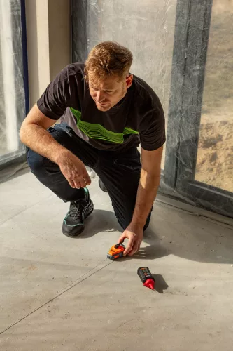 Neo Tools Kicsapózsinór + festék, műanyag házas, 30m, 1:3-as gyorsítóáttétel a zsinór visszatekeréshez, piros porfesték