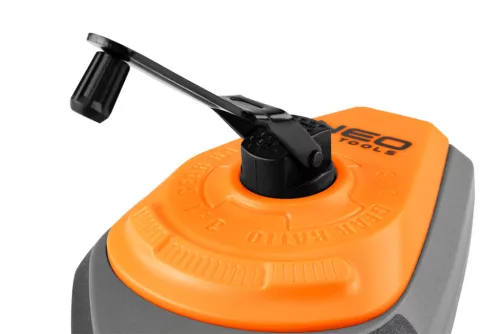 Neo Tools Kicsapózsinór + festék, műanyag házas, 30m, 1:3-as gyorsítóáttétel a zsinór visszatekeréshez, piros porfesték