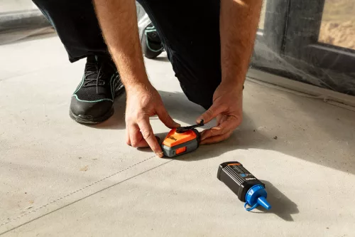 Neo Tools Kicsapózsinór + festék, műanyag házas, 30m, 1:3-as gyorsítóáttétel a zsinór visszatekeréshez, kék porfesték