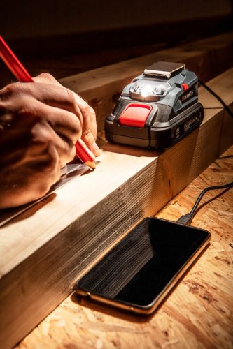 Graphite Powerbank adapter + LED lámpa, Energy+ (18V) (akku és töltő nélkül)