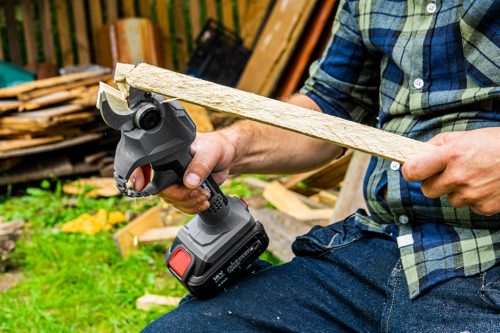 Graphite Akkus szénkefementes metszőolló, ágvágó alapgép, max. 30mm vágás, Energy+ (18V) (akku és töltő nélkül)