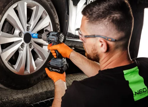 Graphite Akkus szénkefementes ütvecsavarozó alapgép 1/2"(négyszög) 450Nm Energy+ (18V) (akku és töltő nélkül)