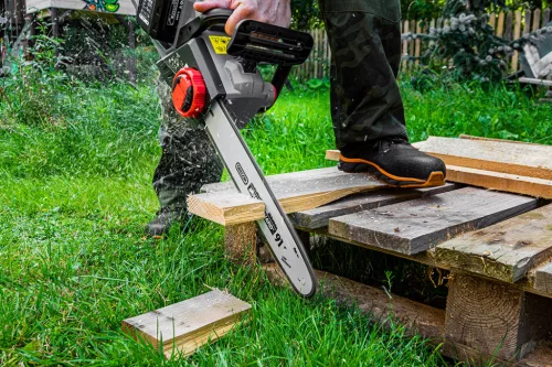 Graphite Akkus szénkefementes láncfűrész alapgép, 350mm 36V(2x18V), Energy+ (18V) (akku és töltő nélkül)