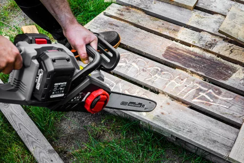 Graphite Akkus szénkefementes láncfűrész alapgép, 350mm 36V(2x18V), Energy+ (18V) (akku és töltő nélkül)